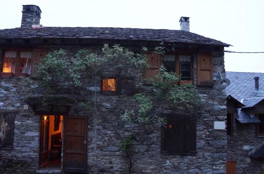 הוילה קראלבס Casa De La Font De Dalt מראה חיצוני תמונה